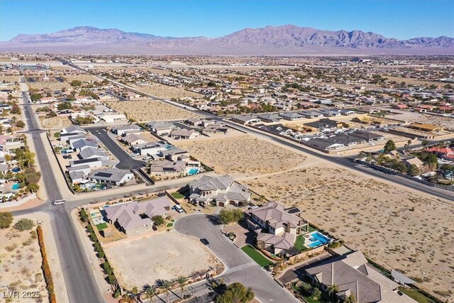 birds eye view of property featuring a mountain view