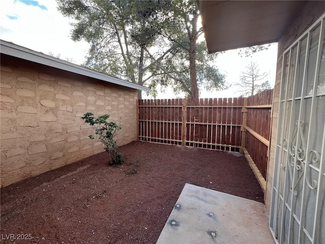 view of yard featuring a patio