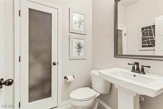 bathroom featuring toilet and sink