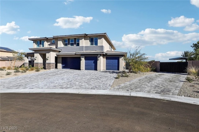 view of front facade featuring a garage