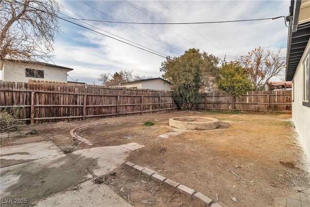 view of yard featuring a fire pit