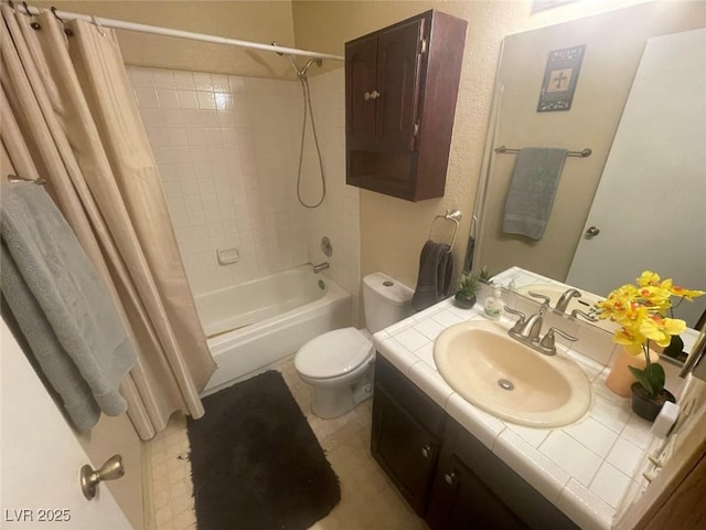 full bathroom featuring toilet, vanity, and shower / bath combo