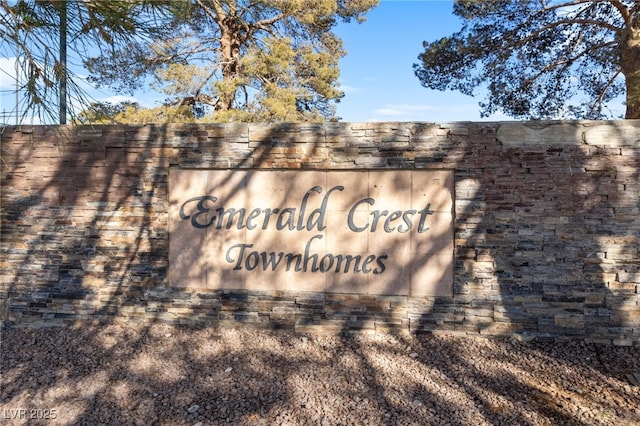 view of community / neighborhood sign