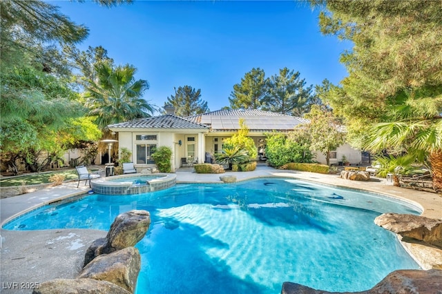 view of pool featuring an in ground hot tub