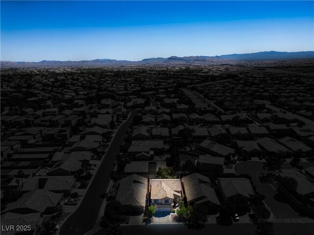 birds eye view of property featuring a mountain view