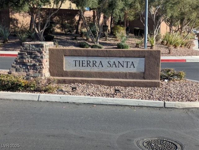 view of community / neighborhood sign