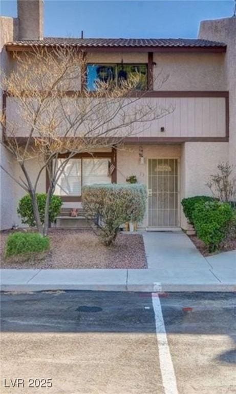 entrance to property featuring a balcony