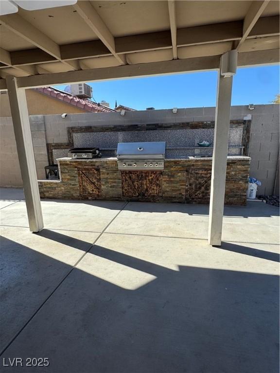 view of patio / terrace featuring an outdoor kitchen and area for grilling