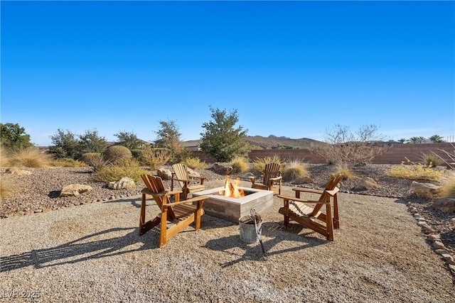 view of yard featuring an outdoor fire pit