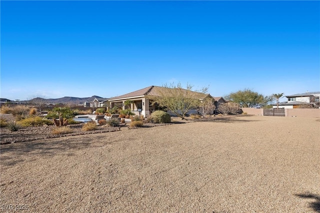 view of front of house featuring a mountain view