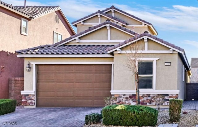 view of front facade with a garage