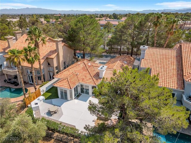 birds eye view of property featuring a mountain view