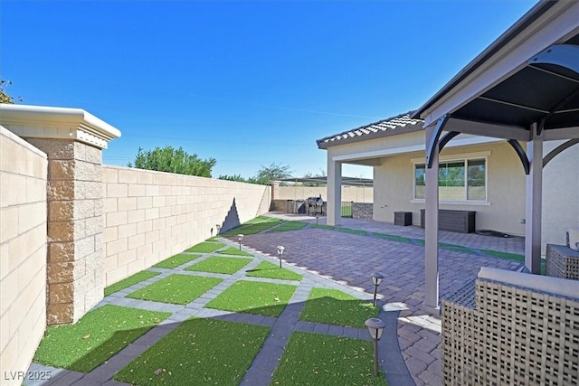 view of yard with a patio