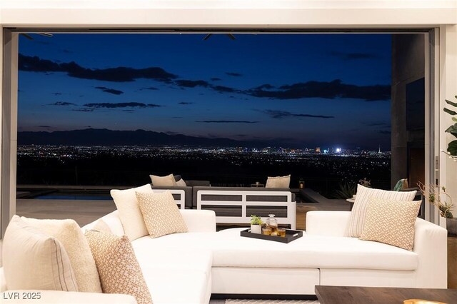 balcony featuring an outdoor hangout area