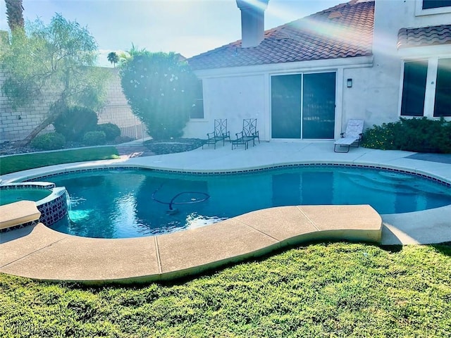 view of swimming pool with a patio and an in ground hot tub