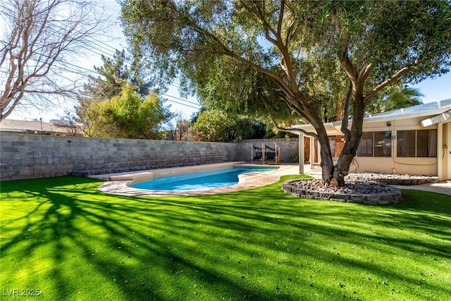 view of swimming pool with a yard