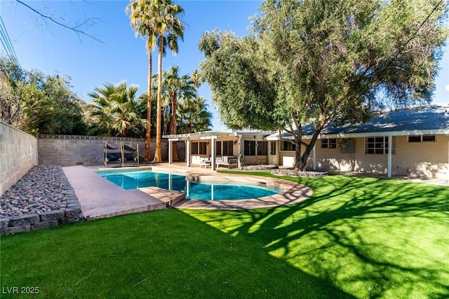 view of pool featuring a pergola, a patio, and a yard