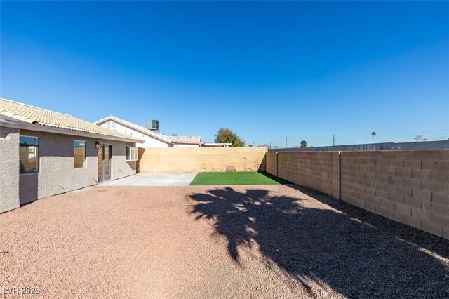 view of yard with a patio area