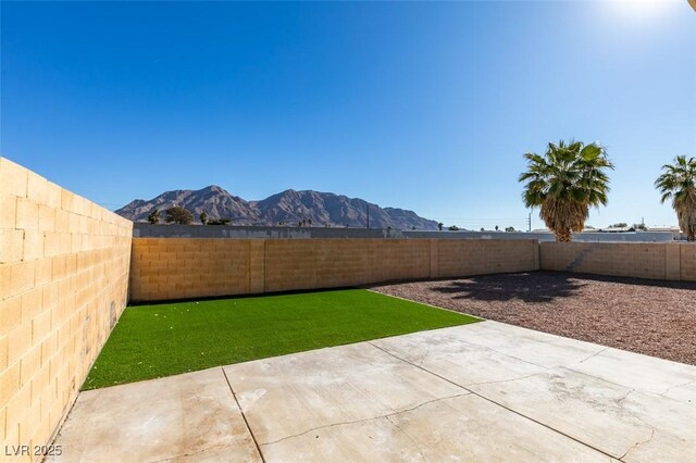 view of yard with a patio area and a mountain view