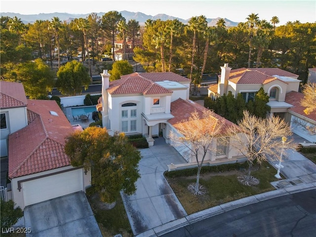 birds eye view of property featuring a mountain view