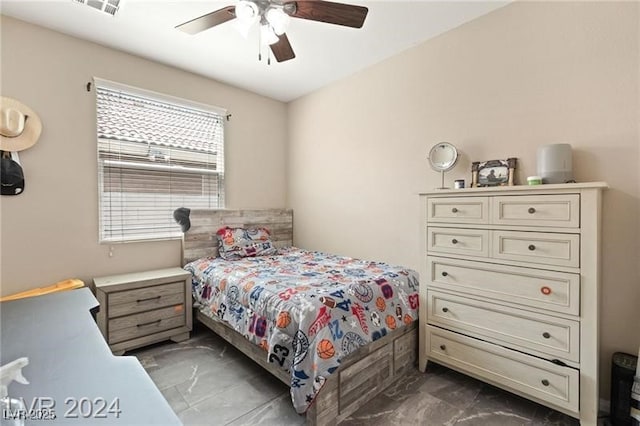 bedroom with ceiling fan