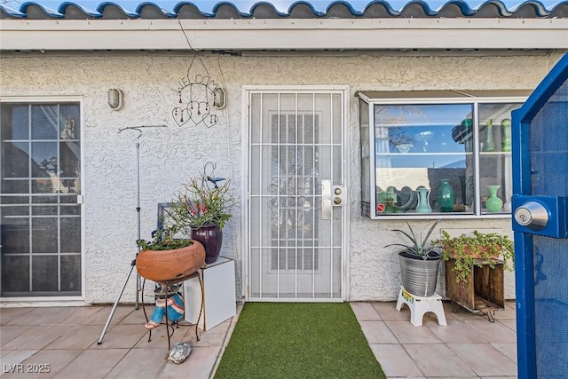 property entrance featuring a patio