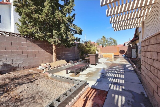 view of yard with a patio