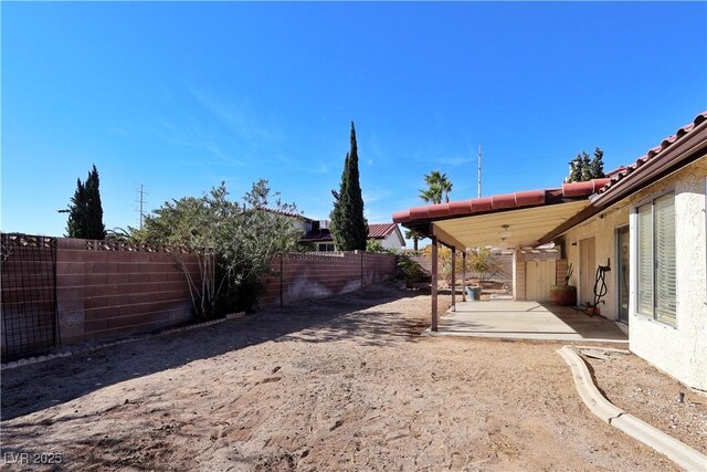 view of yard featuring a patio area