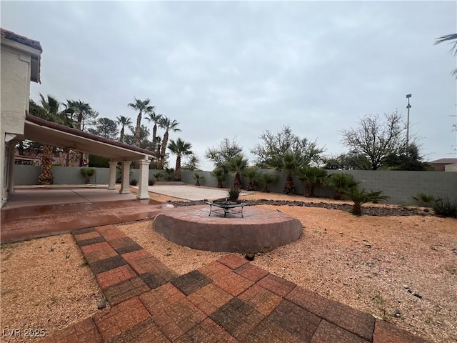 view of yard featuring a patio area