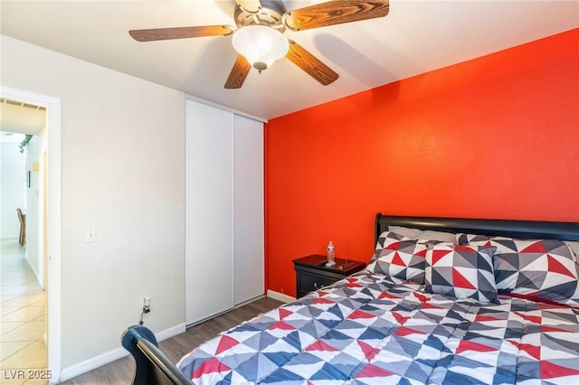 bedroom featuring ceiling fan and a closet