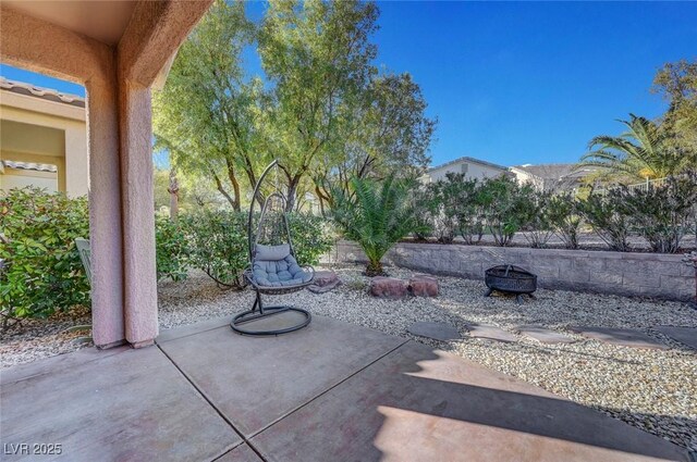 view of patio with a fire pit