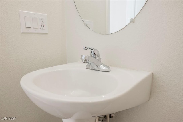 bathroom featuring sink