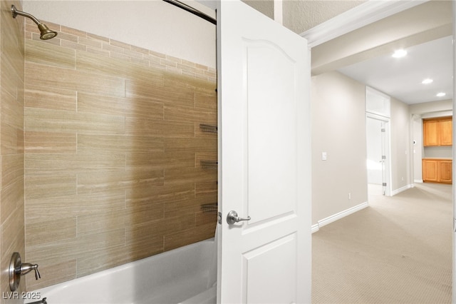 bathroom featuring tiled shower / bath combo