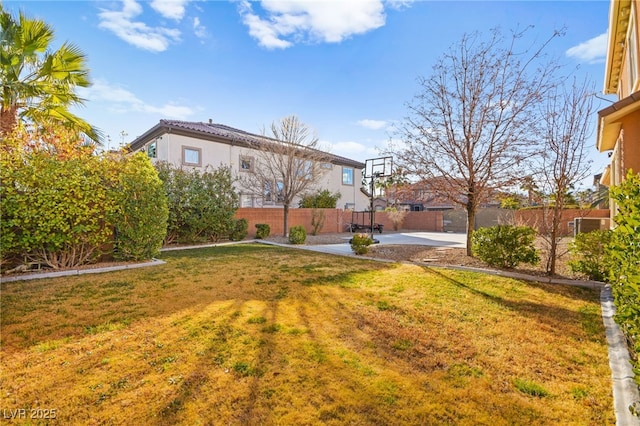 view of yard featuring a patio area