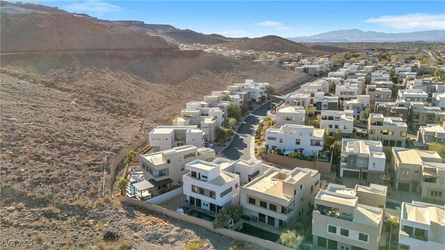 birds eye view of property featuring a mountain view