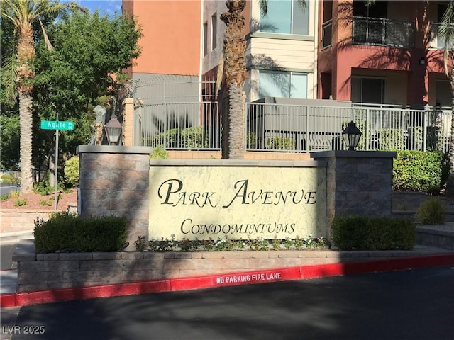 view of community / neighborhood sign