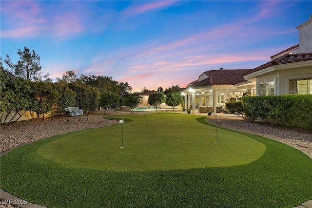 view of yard at dusk