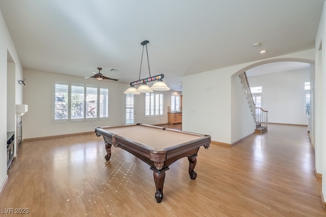 playroom featuring plenty of natural light, light hardwood / wood-style floors, and ceiling fan