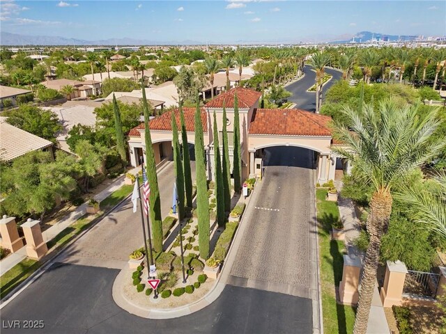 birds eye view of property featuring a mountain view