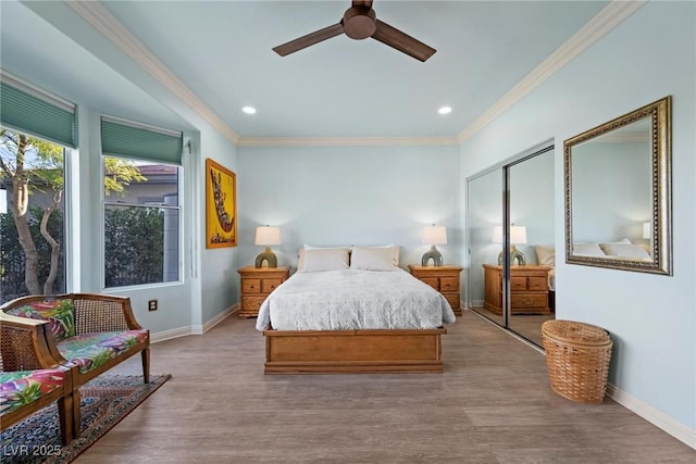 bedroom with ceiling fan, a closet, ornamental molding, and light hardwood / wood-style floors