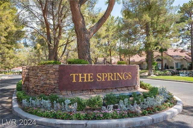 view of community / neighborhood sign