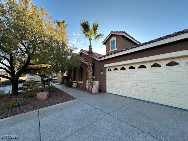 view of front facade featuring a garage