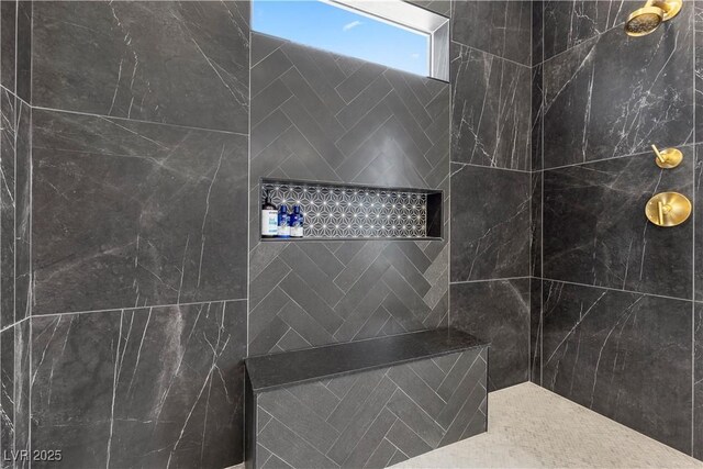 bathroom featuring tiled shower