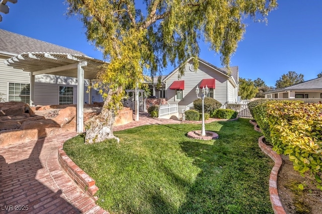 view of yard featuring a pergola