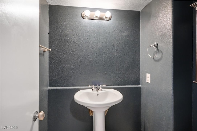 bathroom featuring a textured ceiling