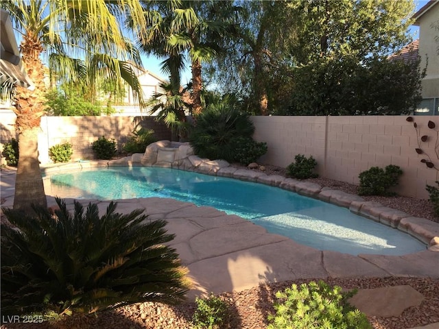 view of swimming pool