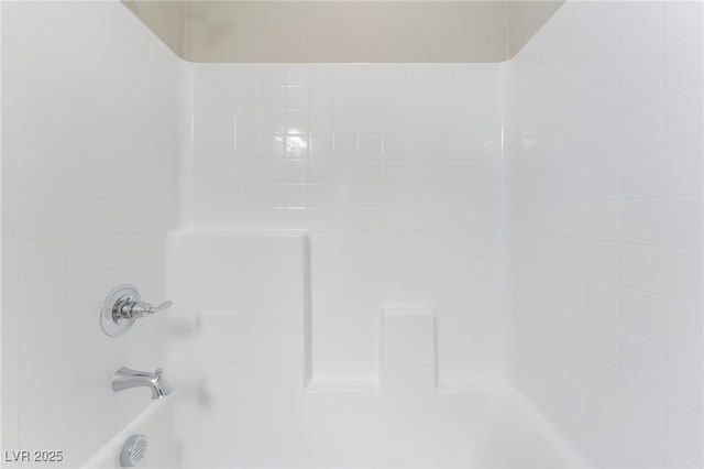 interior details with bathtub / shower combination