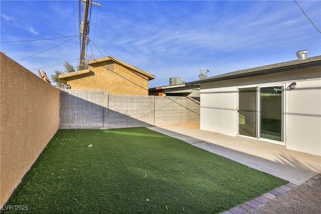 view of yard with a patio