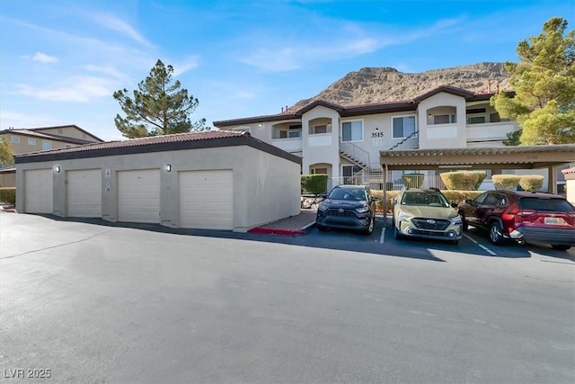 view of front of property featuring a mountain view