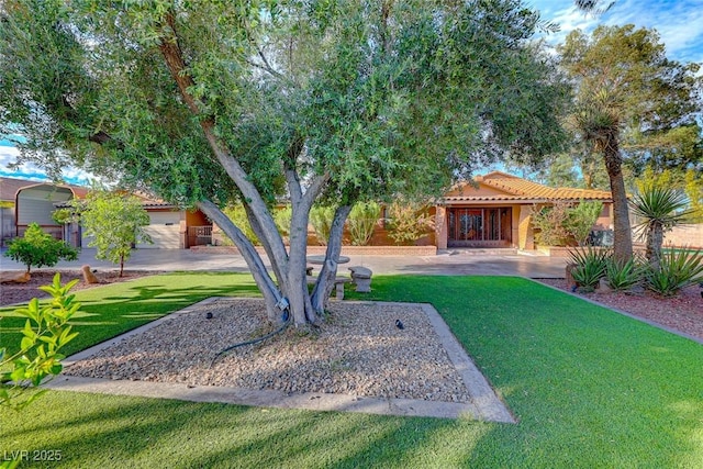 view of yard with a garage